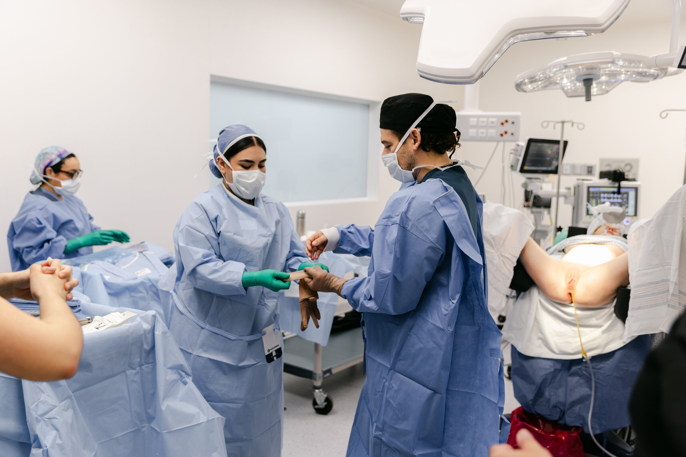 Dr. César Cantú and surgical team — Hospital Ángeles Valle Oriente, Monterrey